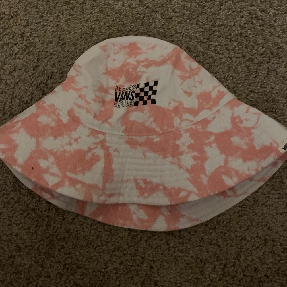 Bucket hat